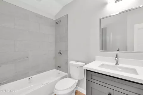 Bath - 7701 N 17th Ave, Phoenix, AZ 85021 photo 3 of 3