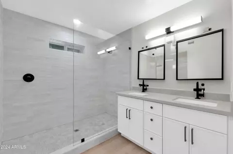 Bath - 7701 N 17th Ave, Phoenix, AZ 85021 photo 1 of 3