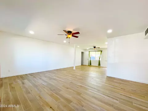 3320 N 39th Dr, Phoenix, AZ 85019 photo 7
