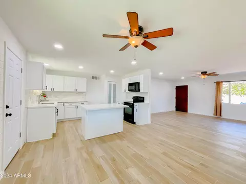 3320 N 39th Dr, Phoenix, AZ 85019 photo 12