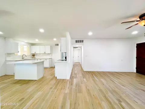 3320 N 39th Dr, Phoenix, AZ 85019 photo 9