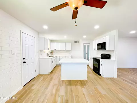 3320 N 39th Dr, Phoenix, AZ 85019 photo 14