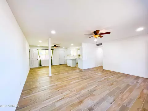 3320 N 39th Dr, Phoenix, AZ 85019 photo 8