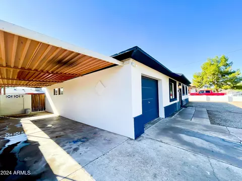 3320 N 39th Dr, Phoenix, AZ 85019 photo 5