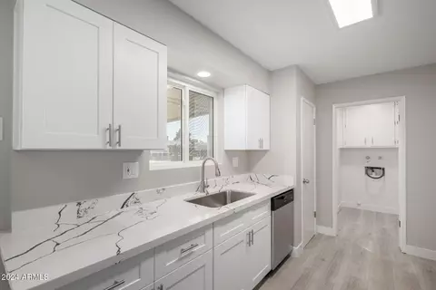 10411 W Prairie Hills Cir, Sun City, AZ 85351