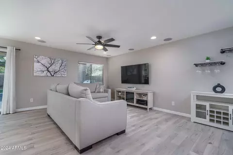 2301 E Parkside Ln, Phoenix, AZ 85024 photo 8