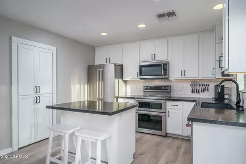 2301 E Parkside Ln, Phoenix, AZ 85024 photo 10