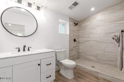 Bath - 6306 W Mitchell Dr, Phoenix, AZ 85033 photo 1 of 2