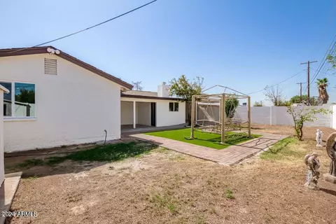 Exterior - 6306 W Mitchell Dr, Phoenix, AZ 85033 photo 5 of 5