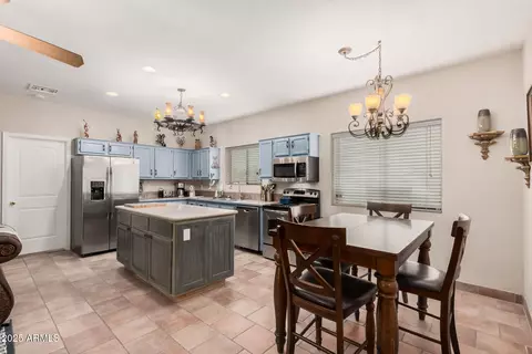 Kitchen - 2632 E Camina Plata --, Gilbert, AZ 85298 photo 7 of 10