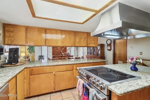 Kitchen - 2546 E Hale St, Mesa, AZ 85213 photo 4 of 5