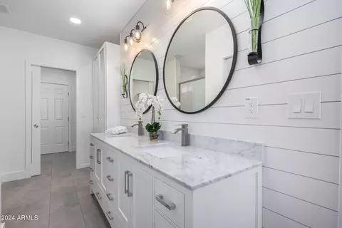 Bath - 1322 E Colter St, Phoenix, AZ 85014 photo 1 of 9