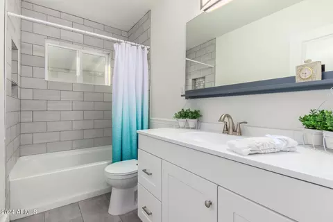 Bath - 1322 E Colter St, Phoenix, AZ 85014 photo 7 of 9