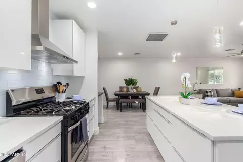 Kitchen - 1322 E Colter St, Phoenix, AZ 85014 photo 5 of 9