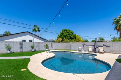 Exterior - 1322 E Colter St, Phoenix, AZ 85014 photo 15 of 24