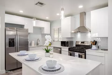 Kitchen - 1322 E Colter St, Phoenix, AZ 85014 photo 6 of 9