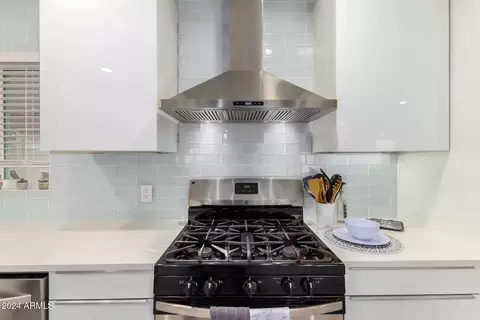 Kitchen - 1322 E Colter St, Phoenix, AZ 85014 photo 7 of 9