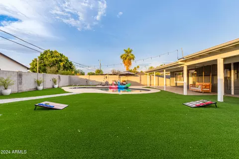 Exterior - 1322 E Colter St, Phoenix, AZ 85014 photo 22 of 24