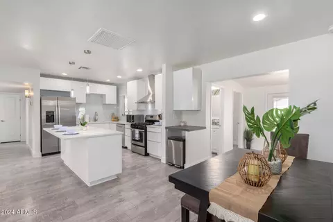 Kitchen - 1322 E Colter St, Phoenix, AZ 85014 photo 4 of 9