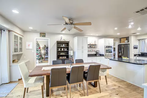 127 E Loma Ln, Phoenix, AZ 85020 photo 14