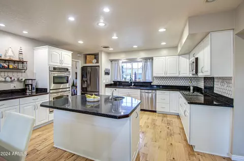 127 E Loma Ln, Phoenix, AZ 85020 photo 15