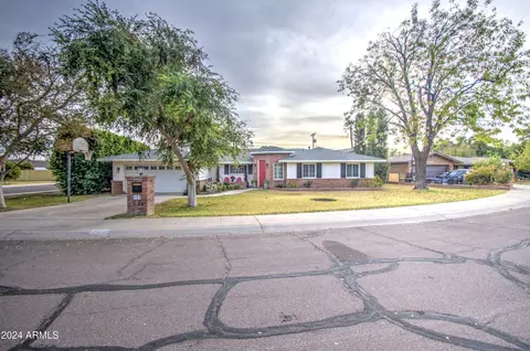 127 E Loma Ln, Phoenix, AZ 85020 photo 2
