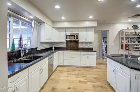 127 E Loma Ln, Phoenix, AZ 85020 photo 16
