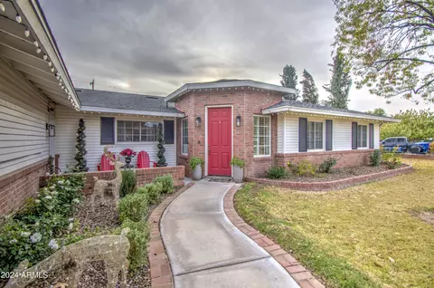 127 E Loma Ln, Phoenix, AZ 85020
