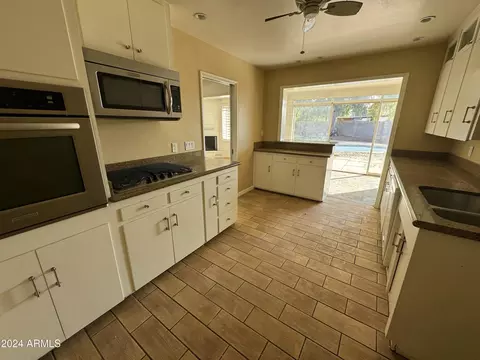 1325 E Avalon Dr, Phoenix, AZ 85014 photo 3