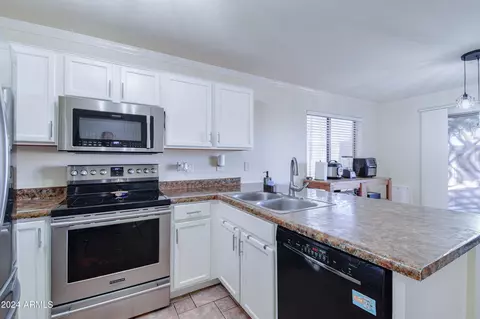 Kitchen - 10856 E Arcadia Ave, Mesa, AZ 85208 photo 4 of 7