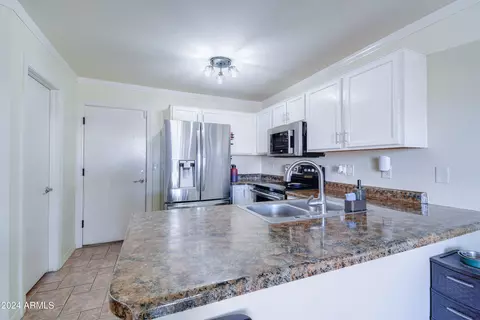 Kitchen - 10856 E Arcadia Ave, Mesa, AZ 85208 photo 3 of 7