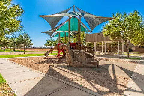 View/Area - 3901 E Sagebrush St, Gilbert, AZ 85296 photo 3 of 8