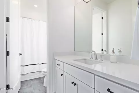 Bath - 3901 E Sagebrush St, Gilbert, AZ 85296 photo 7 of 7