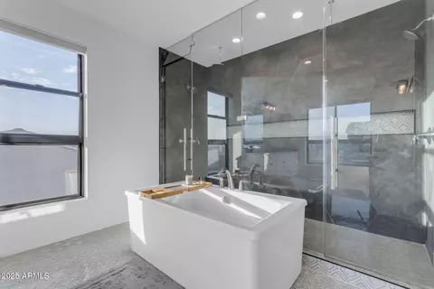 Bath - 3901 E Sagebrush St, Gilbert, AZ 85296 photo 2 of 7