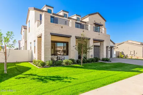Exterior - 3901 E Sagebrush St, Gilbert, AZ 85296 photo 2 of 10