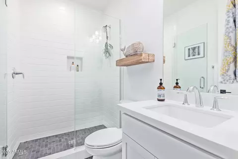 Bath - 3901 E Sagebrush St, Gilbert, AZ 85296 photo 6 of 7