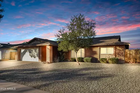 5704 W Hearn Rd, Glendale, AZ 85306