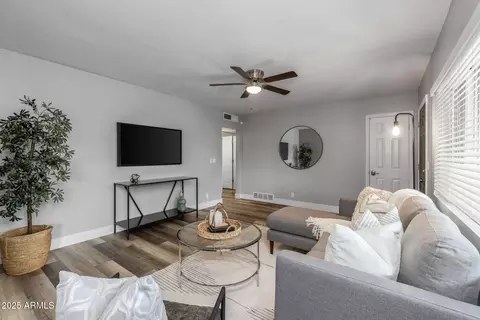 114 W Ivanhoe Pl, Chandler, AZ 85225