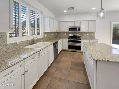 Kitchen - 4319 E Vaughn Ave, Gilbert, AZ 85234 photo 5 of 6