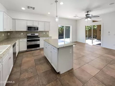 Kitchen - 4319 E Vaughn Ave, Gilbert, AZ 85234 photo 4 of 6
