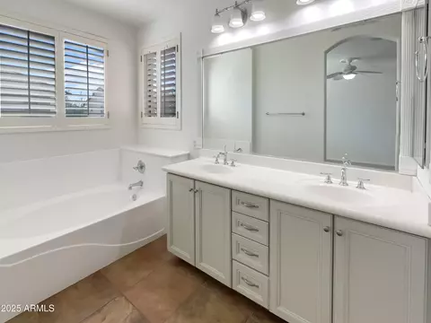 Bath - 4319 E Vaughn Ave, Gilbert, AZ 85234 photo 3 of 4