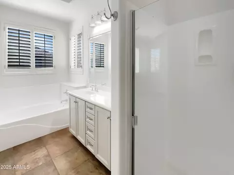 Bath - 4319 E Vaughn Ave, Gilbert, AZ 85234 photo 4 of 4