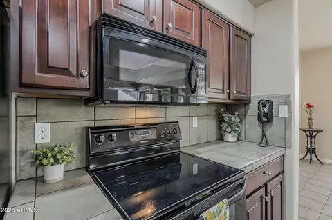 Kitchen - 4202 E Broadway Rd #132, Mesa, AZ 85206 photo 3 of 4