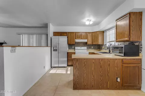 1049 S Mara Dr, Apache Junction, AZ 85120 photo 5