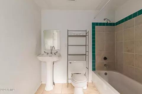 Bath - 5302 N 22nd Ave, Phoenix, AZ 85015 photo 1 of 2