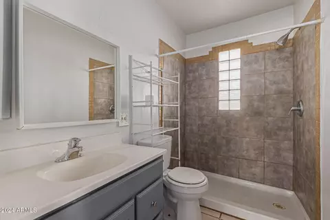 Bath - 5302 N 22nd Ave, Phoenix, AZ 85015 photo 2 of 2