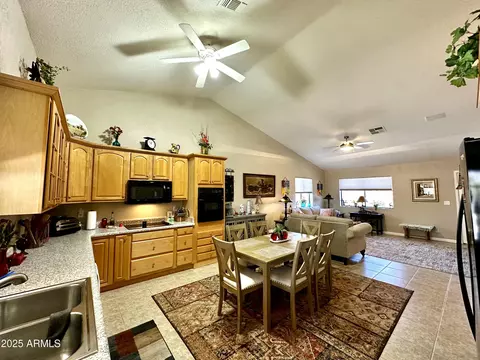 Kitchen - 1045 E Cloud Rd, Phoenix, AZ 85086 photo 7 of 8