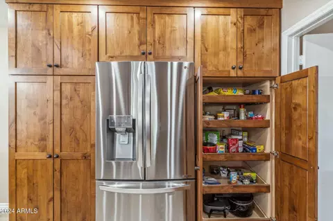 Kitchen - 1045 E Cloud Rd, Phoenix, AZ 85086 photo 5 of 8