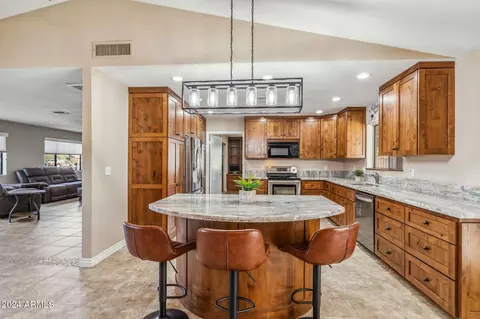 Kitchen - 1045 E Cloud Rd, Phoenix, AZ 85086 photo 4 of 8