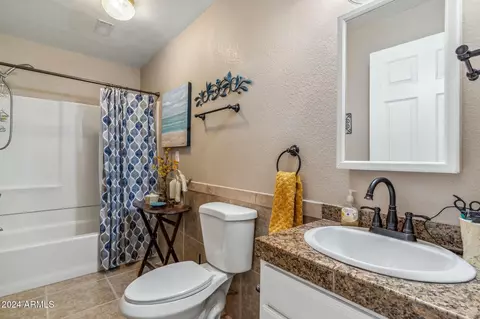 Bath - 1045 E Cloud Rd, Phoenix, AZ 85086 photo 4 of 6